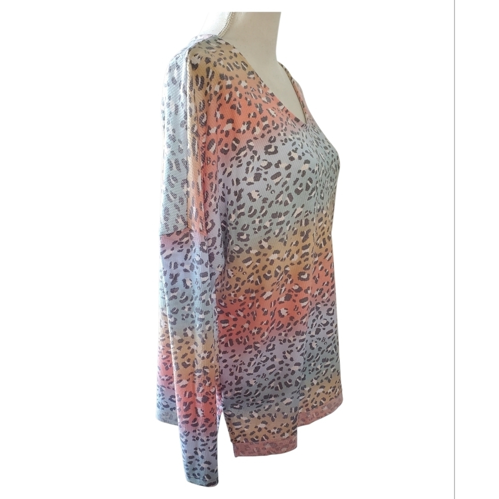 Lovely J Multicolor Pastel Leopard Print Knit Top V-Neck Long Sleeve Size M - Picture 4 of 7